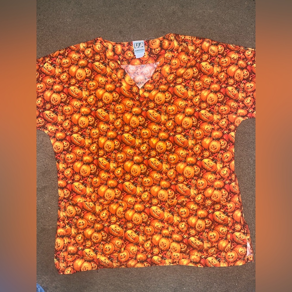 👩‍⚕️U.A. Scrub Top with pumpkin print